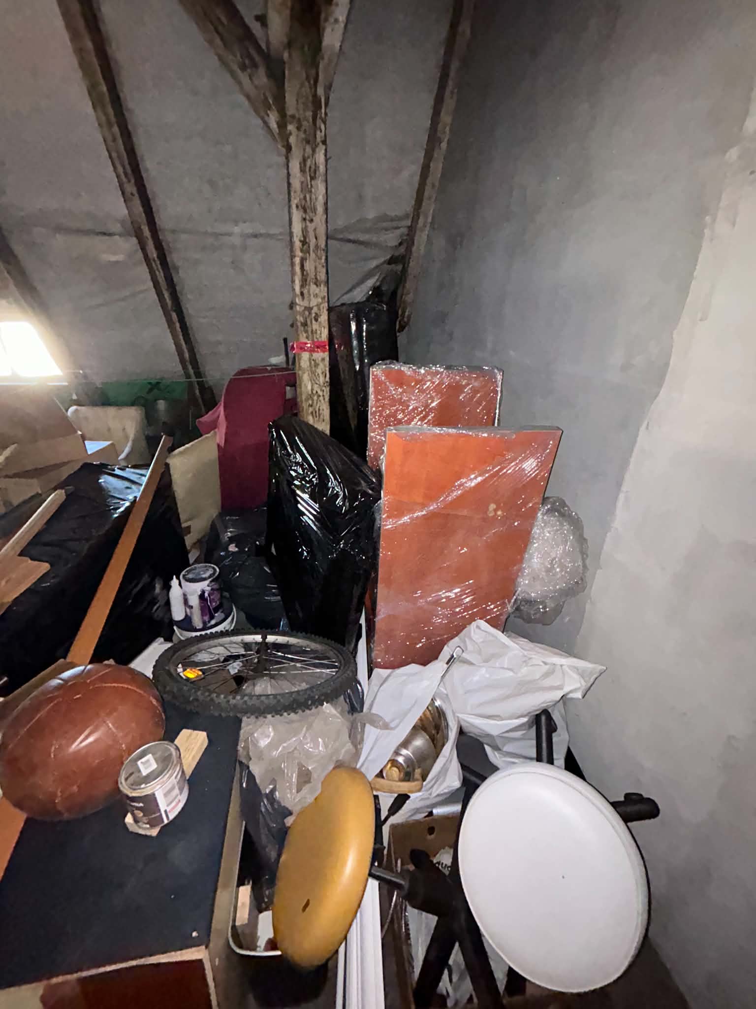 Zdjęcie przed realizacją 5: Opróżnienie strychu na terenie Niebuszewa